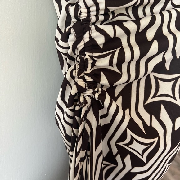 Bisou bisou brown and cream patterned halter dress with ruched sides - Picture 6 of 10